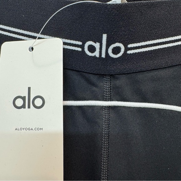 ALO Yoga Black and White Women's Leggings Set - Picture 4 of 10